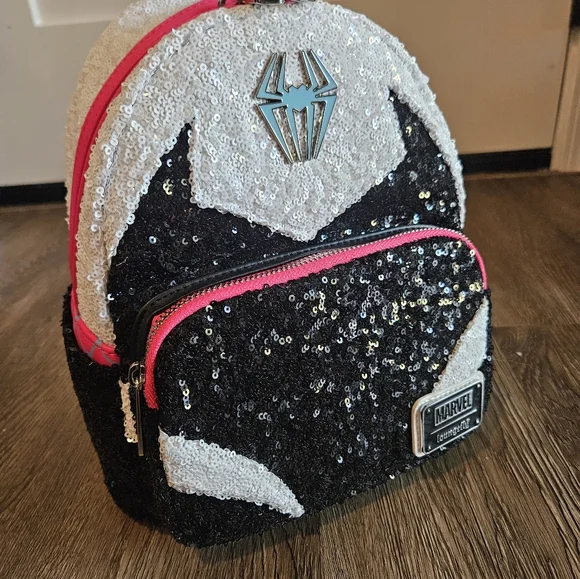 BNWT spider gwen sequin loungefly backpack - Picture 4 of 6